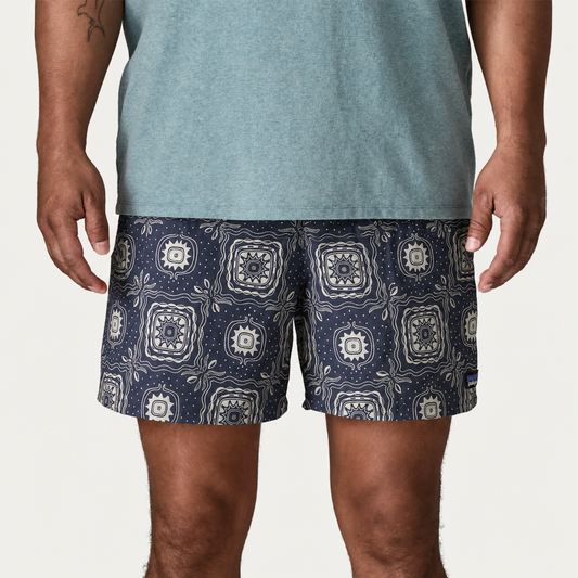 Patagonia パタゴニア Men's Baggies Shorts - 5"
メンズ・バギーズ・ショーツ 5インチ Solar Blocks: New Navy 57022