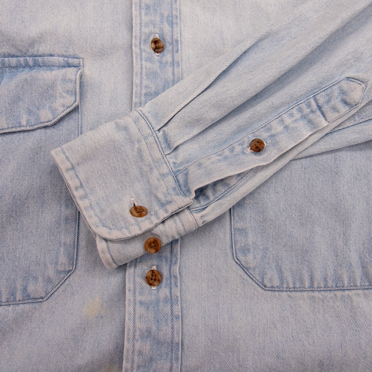 【USED】90s Eddie Bauer エディーバウアー Light Wash Denim Shirt with Fly Fishing Embroidery ライトウォッシュ デニムシャツ (フライフィッシング刺繍) 黒タグ