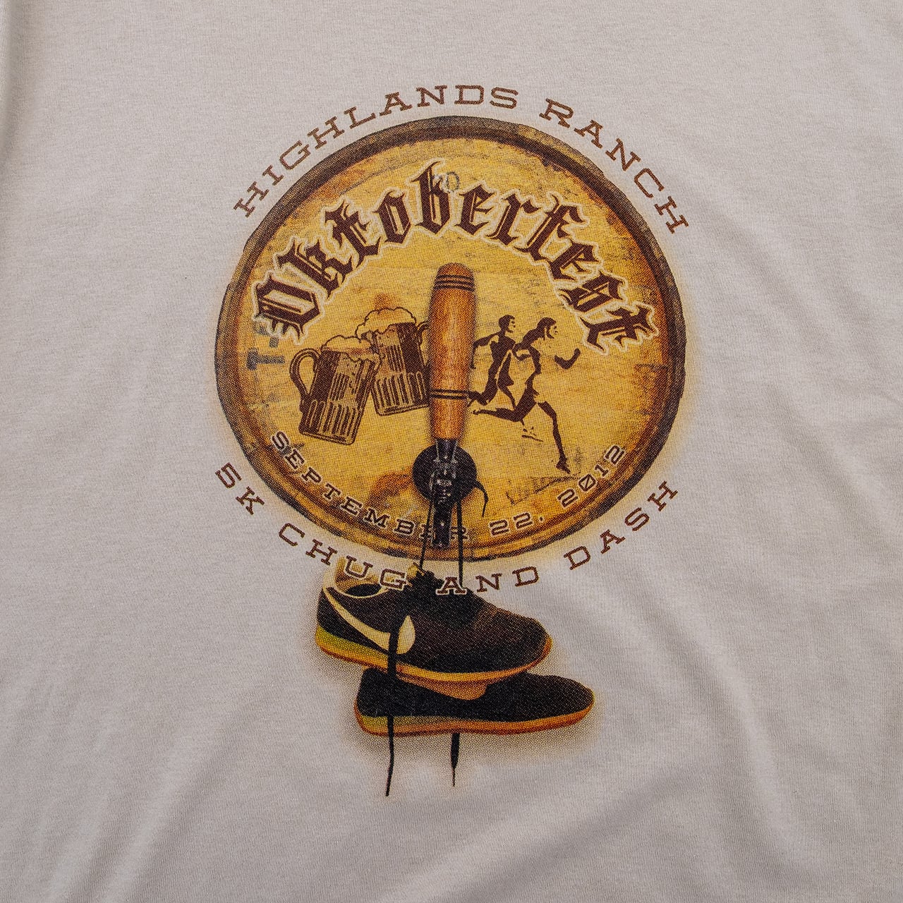 【USED】GILDAN DryBlend Highlands Ranch Oktoberfest 5K CHUG AND DASH T-Shirt